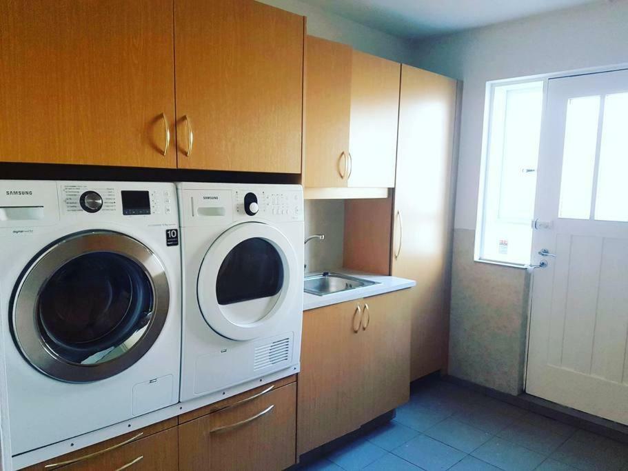 Akureyri Central Rooms エクステリア 写真
